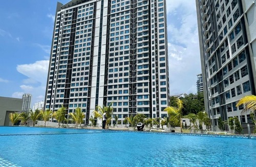 Kota Kinabalu Condo | Jesselton Quay is a Condominium in Kota Kinabalu Offering a Private Pool
