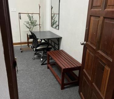 Kampung Nail House | JETTY TRANSIT La Wood Homestay