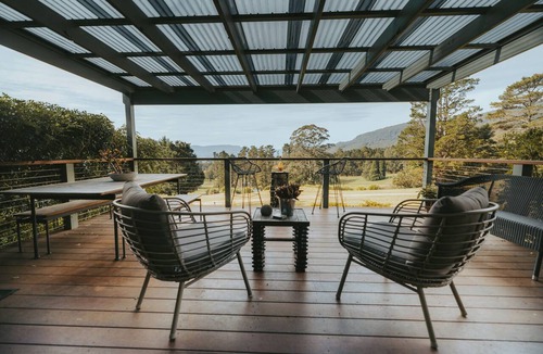 Kangaroo Valley Cabin | Jimmy’s Cabin in Kangaroo Valey. Kangaroos, Kookaburras, sleeps 4!