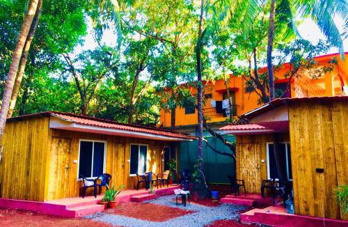 Arambol Hotel | Joes Cottage and Caffe