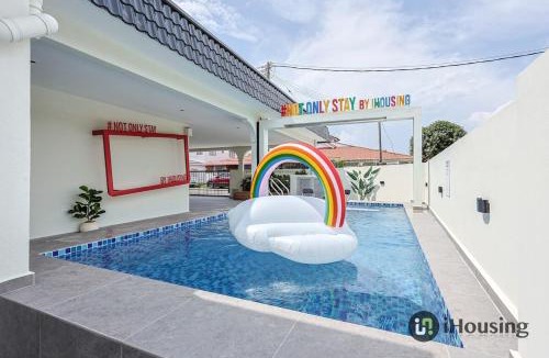Taman Kota Laksamana House | Jonker Street Swimming Pool with Karaoke Villa - Not Only Stay