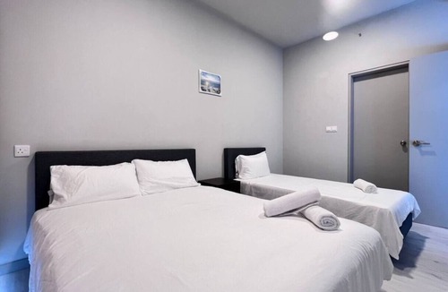 Downtown Kota Kinabalu Apartment | JQ Angel Homesay Jesselton Quey Seaview 6pax