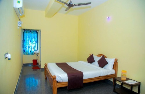 Usilampatti Hotel | JR Residency