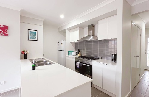 Manor Lakes House | Jubilee Home/3B2B2C/Avalon Airport/Smart TV/Dryer