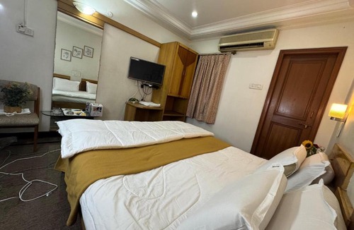 Vishweshwarapura Hotel | Kamat Hotel