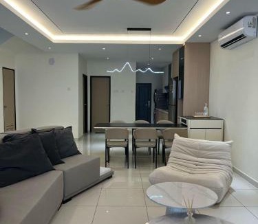 Gua House | Karaoke Cozy Landed Home at Sutera n Paradign for 10pax