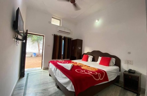 Khajuraho Hotel | Karma Hostel