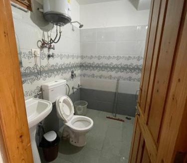 Manali House | Karma Valley Stay & Cafe