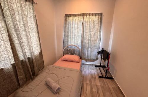Merlimau House | KEBUNPURI - STUDIO HOUSE 2rooms 1 btrooms HOMESTAY KEBUN KOMPAK MERLIMAU PASIR