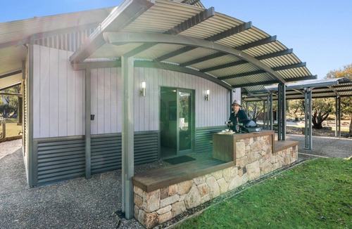 Lake Crackenback Apartment | Kickenback Studio - Gym l Indoor Pool l Tennis l Air-Con l WiFi l BBQ