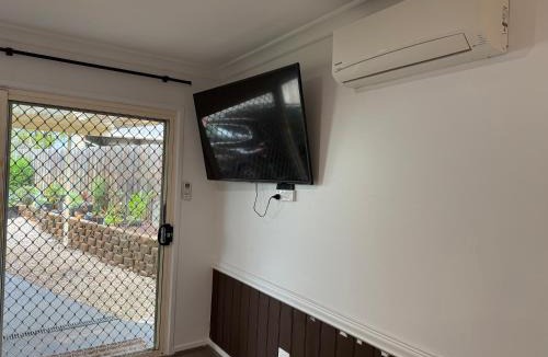 Collingwood Park House | King bedroom Collingwood