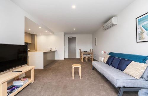 Kingston Apartment | Kingston Foreshore Flat with Garden View - Hosted by Canstay