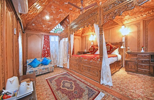 Dal Lake Hotel | Kolu Group Of Houseboats
