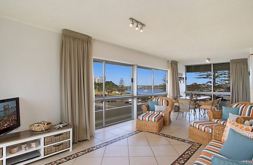 Coolangatta Apartment | Kooringal Unit 14 Great location on Greenmount Beach with Wi-Fi included