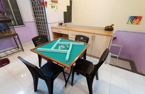 Taman Kota Laksamana House | Kota 3BR Townhouse 5 Pax by Jeffery Lam Home Management