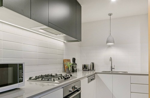Wolli Creek Apartment | Kozyguru | Cozy Comfy APT Near Sydney Airport & CBD