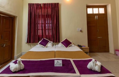 Badami Hotel | KSTDC Hotel Mayura Chalukya, Badami