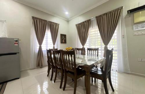Sungai Buloh House | Kundang Villa @ Tasik Biru - 3 Bedrooms Bungalow