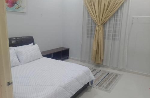 Sungai Buloh House | Kundang Villa @ Tasik Biru - 3 Bedrooms Bungalow
