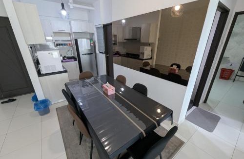 Ayer Keroh Apartment | Kyra The Heights Residence Condo Ayer Keroh Melaka WiFi, Netflix & Pool