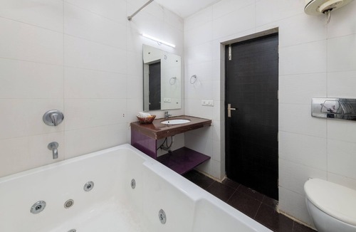 Gurugram Resort | La Comfort By shrpl