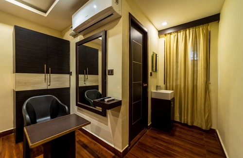 Kottakuppam Hotel | La Courtyard