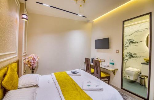 Kurla West Hotel | La Hotel Metro near BKC