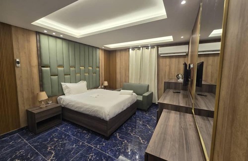 Bimbo Hotel | La Luna