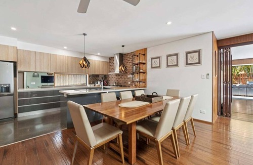 Sapphire Beach House | La Playa - Sleeps 10, Pet Friendly, Pool, Gym, Fire pit & room for the whole crew