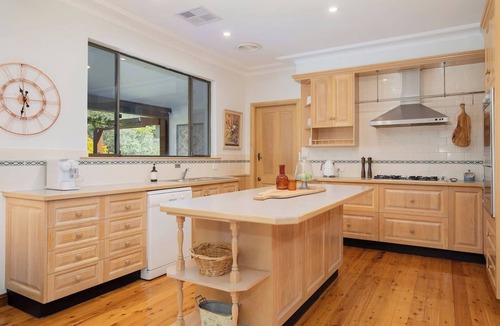 Pokolbin House | La Roseraie Elegant Hunter Valley Vines Homestead