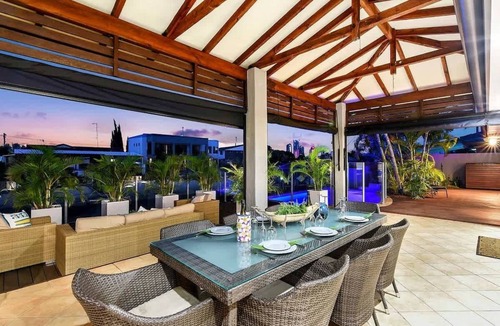 Broadbeach Waters House | La Vida Coastal Luxury with Pool Broadbeach