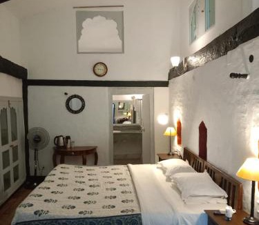 Maheshwar Cabin | Labboo'z Café and Lodge