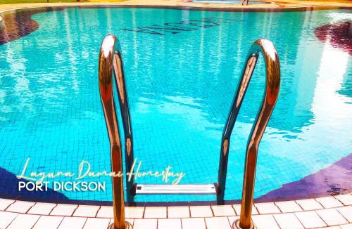 Tanjung Tanah Merah Apartment | Laguna Damai Homestay PD - 3BR, Near Beach, Pool, Astro, Netflix, WiFi