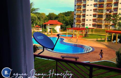 Tanjung Tanah Merah Apartment | Laguna Damai Homestay PD - 2BR, Ground Floor, Near Beach, Pool, Astro, Netflix, WiFi