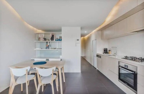 City West Apartment | Lake Burley Griffin & ANU | City Stay+Free Parking