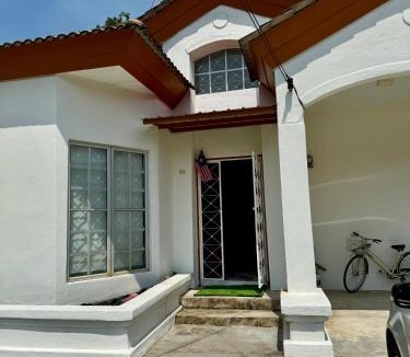 Sungai Pelek House | Lake House Angsana 88