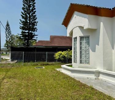 Sungai Pelek House | Lake House Angsana 88