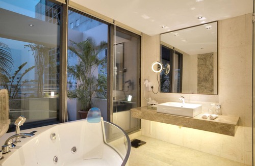 Banani Hotel | Lakeshore Banani