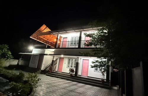 Mathilil House | Lakeside Meadows- Diamond Homestay