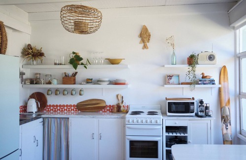 Basin View Cottage | Lakeside Retro Cottage for two