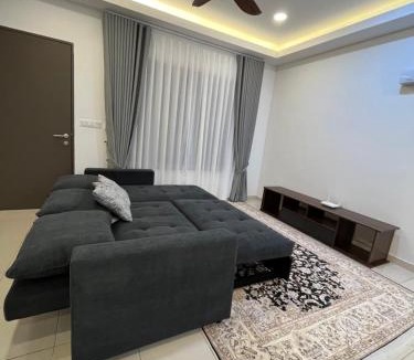 Sepang House | Landed KLIA Netflix, Fully AC&Heater, Kids Pool