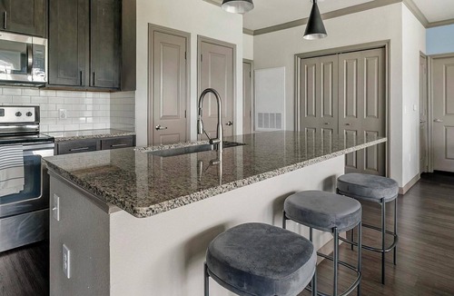 Baytown Apartment | Landing | Modern 2BD in Eastpoint