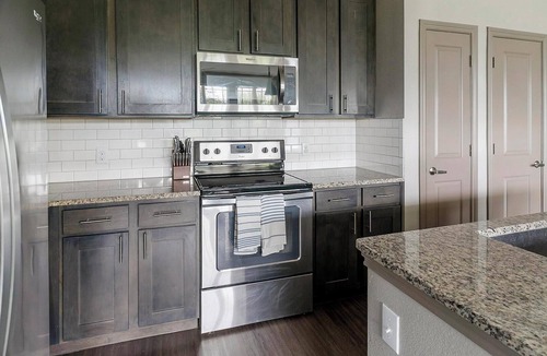 Baytown Apartment | Landing | Modern 2BD in Eastpoint