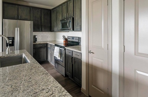 Baytown Apartment | Landing | Modern 2BD in Eastpoint