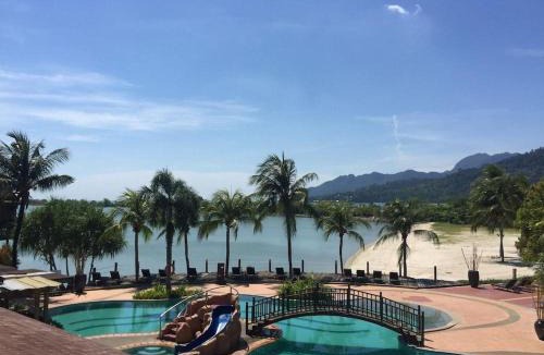 Padang Matsirat House | Langkawi Lagoon Floating Resort 02