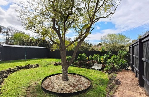 Beaumaris House | Large Bayside home. By the beach, shops, transport, golf, tennis and schools