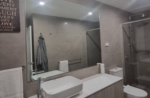 Lyneham Apartment | Large Bedroom with Private Bathroom and Luandry in Shared Apartment.