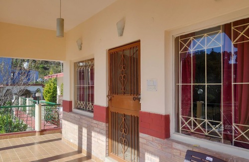 Bhimtal Cottage | Large Cottage with Valley View - 5 minutes walk from Lake!