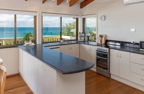Blueys Beach Apartment | Lawsons at Blueys - A perfectly positioned pet friendly home next to the ocean