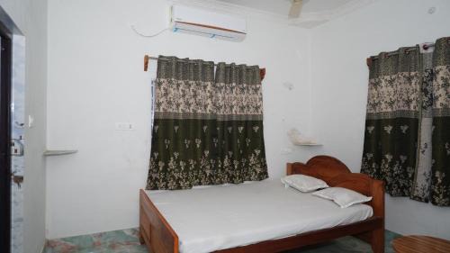 Krishnanagar House | Laxmi Nrsimha Nivas Guest House